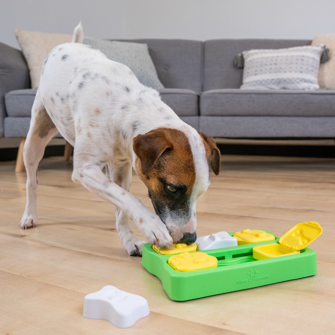 NINA34_Nina Ottosson_Dog Brick Green SM