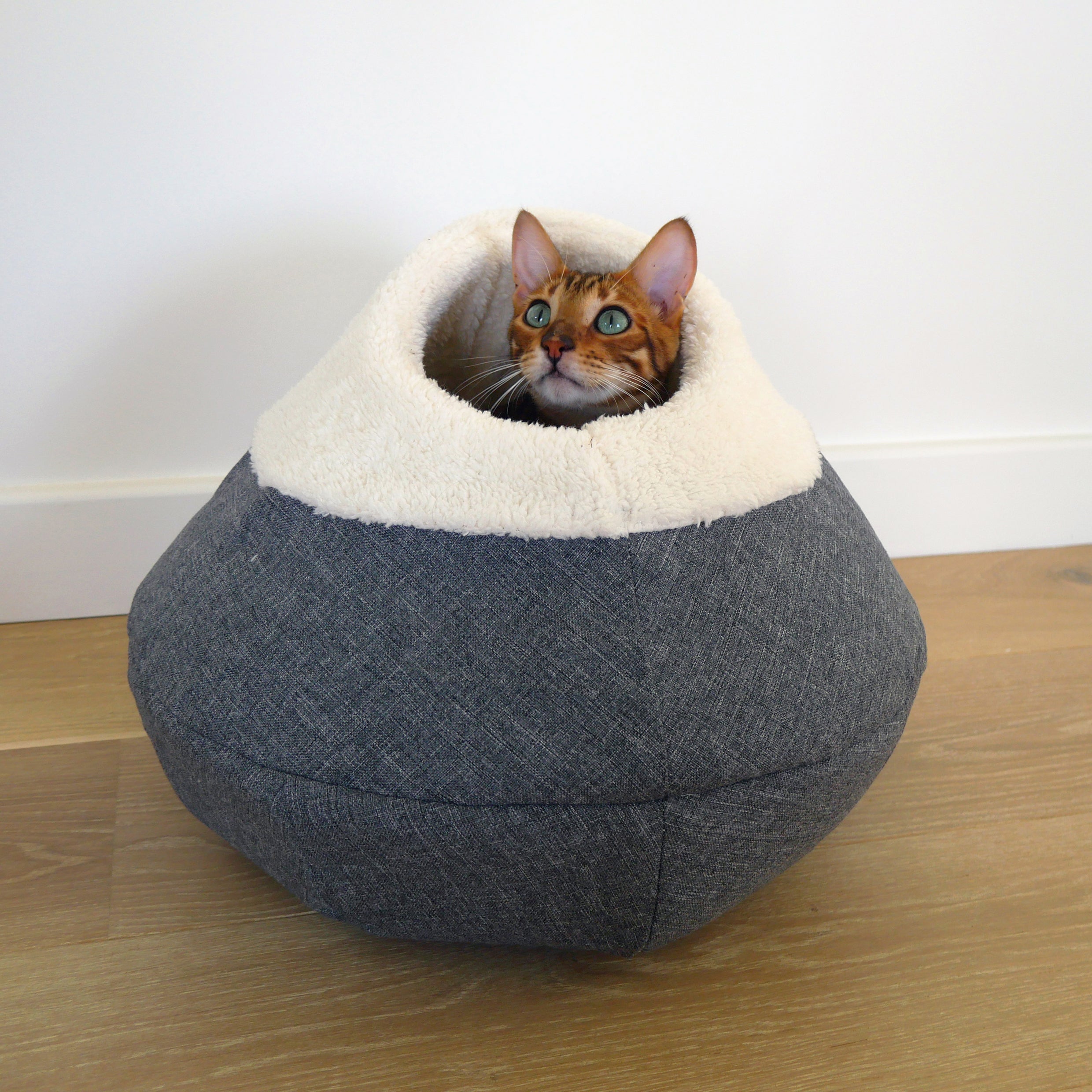 RWC04_Rosewood_Round Cosy Plush Cat Cave (40cm x 40cm)