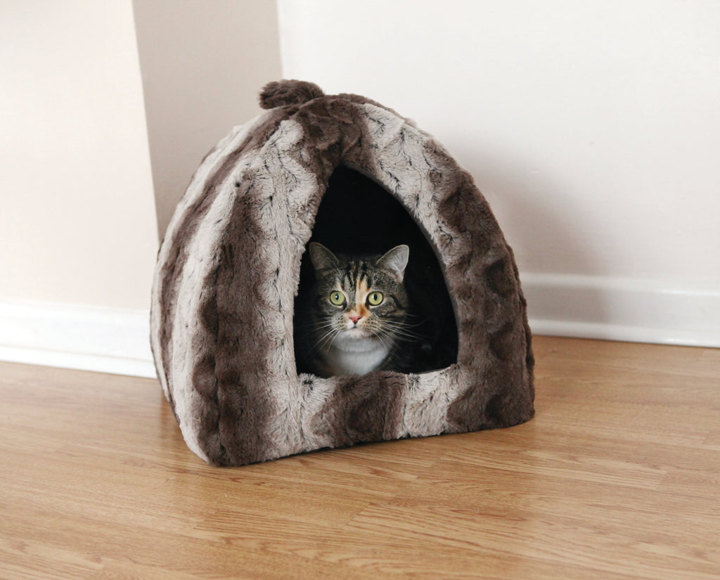 RWC32_Rosewood_Grey Cream Snuggle Plush Pyramid (40cm)